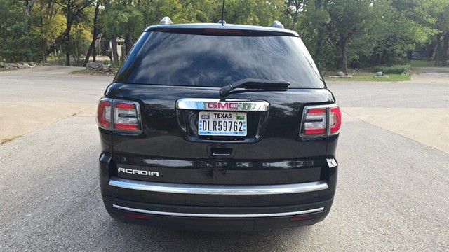 GMC Acadia Vehicle Full-screen Gallery Image 04