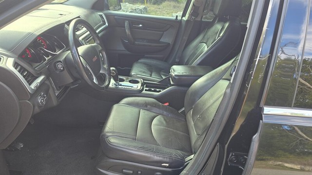 GMC Acadia Vehicle Full-screen Gallery Image 09