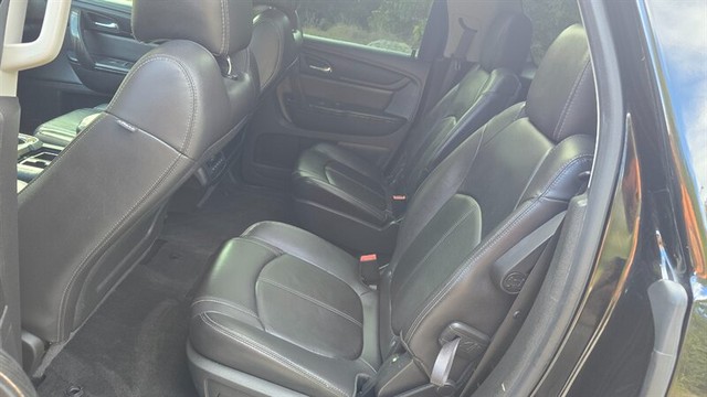 GMC Acadia Vehicle Full-screen Gallery Image 10
