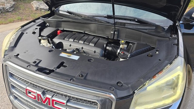 GMC Acadia Vehicle Full-screen Gallery Image 13
