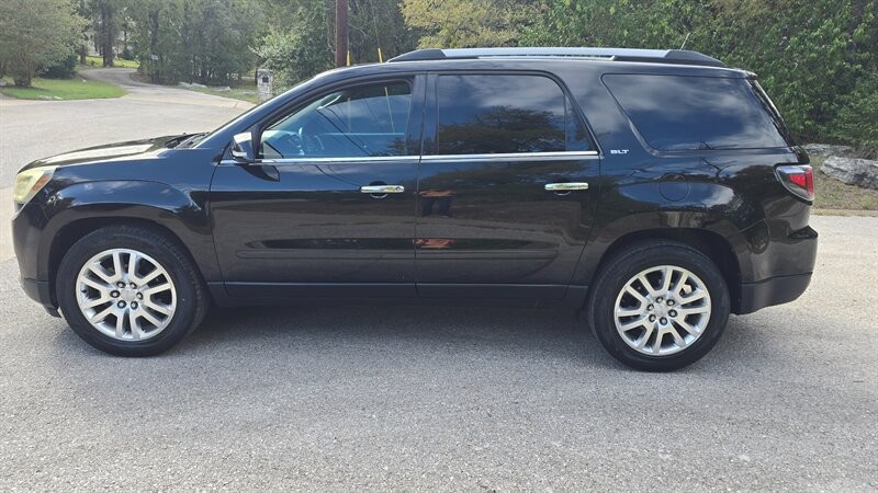 GMC Acadia Vehicle Image 2