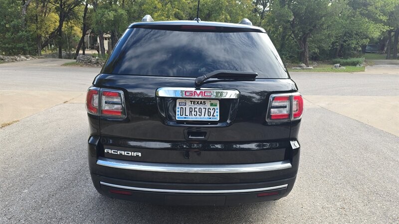 GMC Acadia Vehicle Image 4