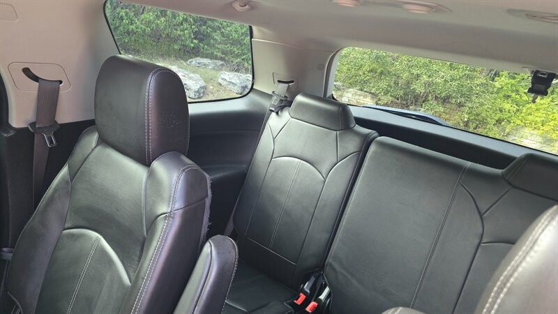 GMC Acadia Vehicle Image 11