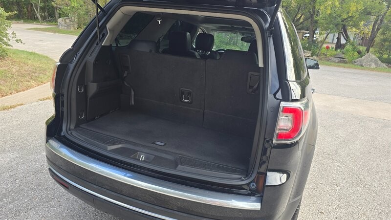 GMC Acadia Vehicle Image 12