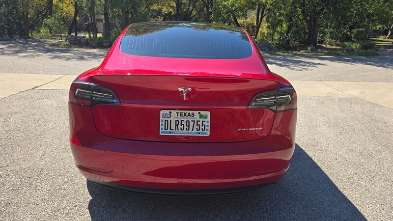 Tesla Model 3 Vehicle Image 4