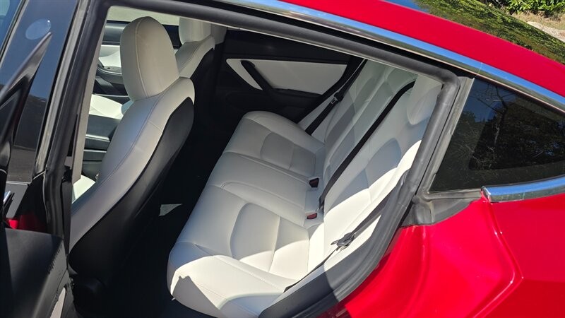 Tesla Model 3 Vehicle Image 10