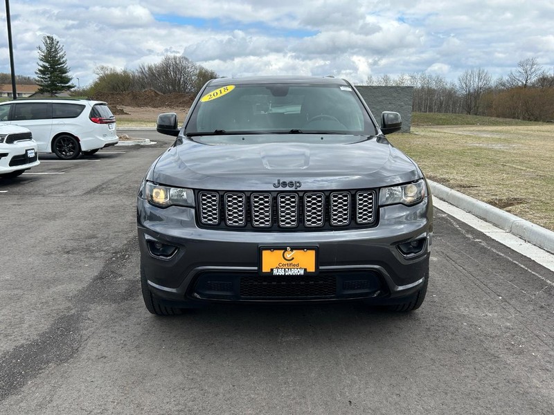 Jeep Grand Cherokee Vehicle Full-screen Gallery Image 2