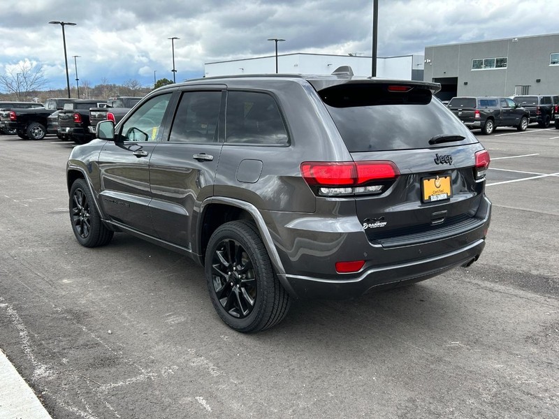 Jeep Grand Cherokee Vehicle Full-screen Gallery Image 7