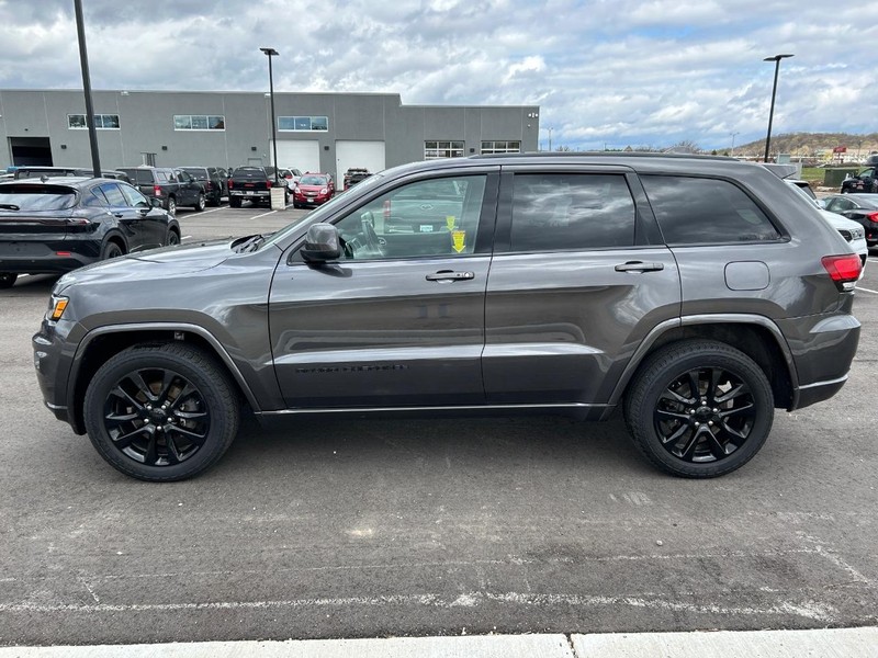 Jeep Grand Cherokee Vehicle Full-screen Gallery Image 8