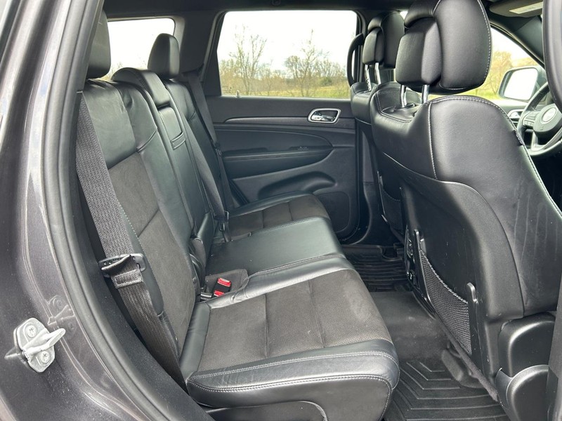 Jeep Grand Cherokee Vehicle Full-screen Gallery Image 12