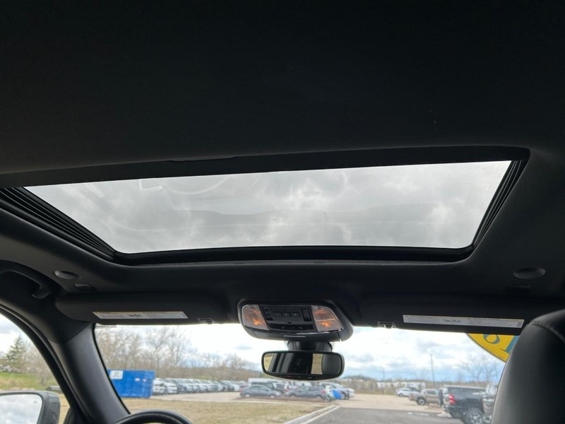 Jeep Grand Cherokee Vehicle Full-screen Gallery Image 13