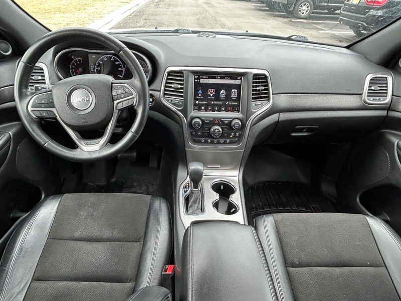 Jeep Grand Cherokee Vehicle Full-screen Gallery Image 15