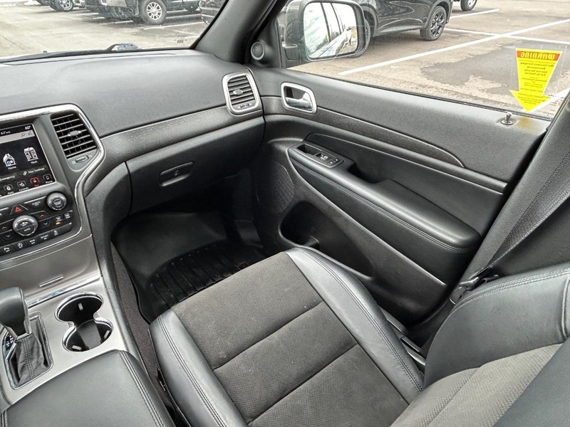 Jeep Grand Cherokee Vehicle Full-screen Gallery Image 16