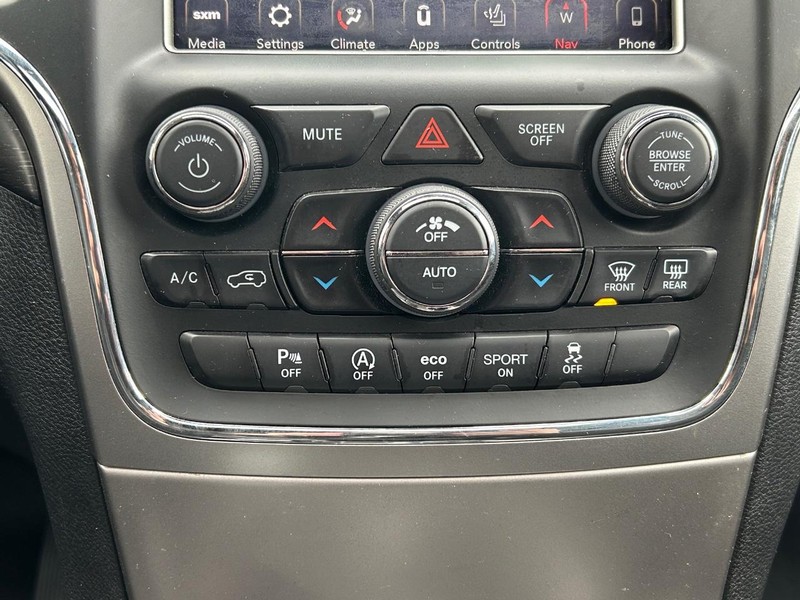 Jeep Grand Cherokee Vehicle Full-screen Gallery Image 19