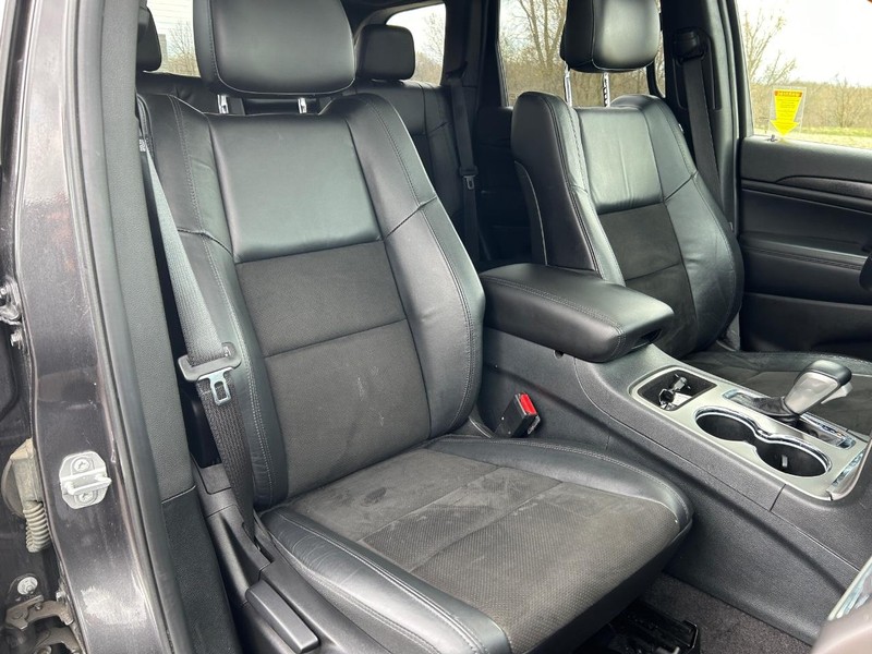 Jeep Grand Cherokee Vehicle Full-screen Gallery Image 22