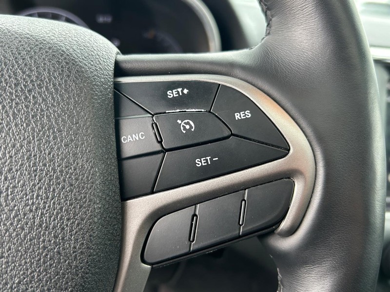 Jeep Grand Cherokee Vehicle Full-screen Gallery Image 27