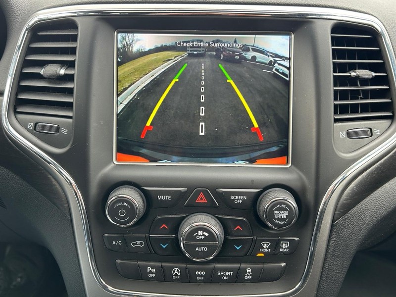 Jeep Grand Cherokee Vehicle Full-screen Gallery Image 31