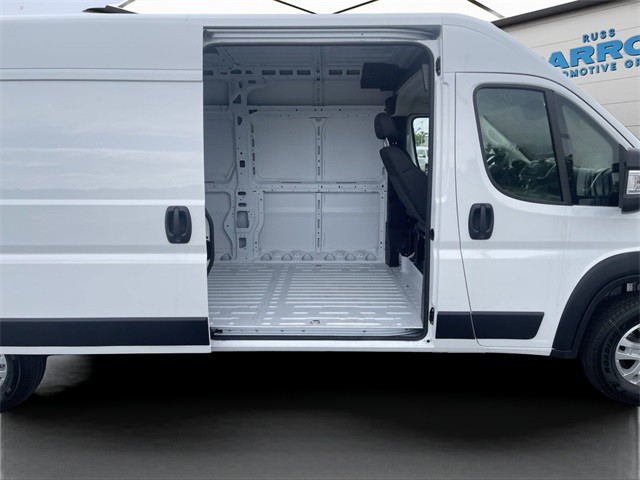 Ram ProMaster Cargo Van Vehicle Full-screen Gallery Image 5