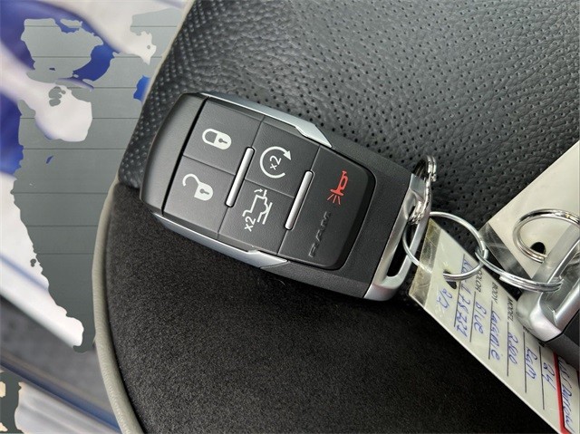 Ram 2500 Vehicle Full-screen Gallery Image 10