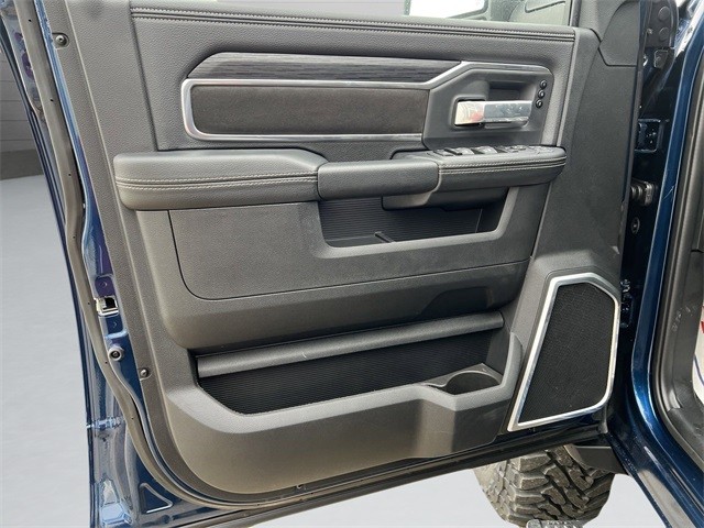 Ram 2500 Vehicle Full-screen Gallery Image 12