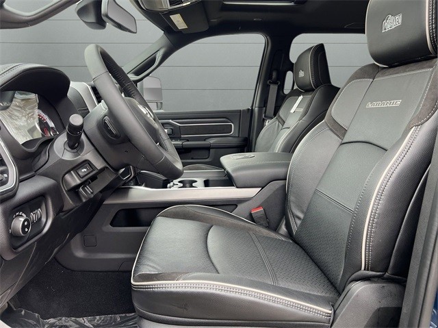 Ram 2500 Vehicle Full-screen Gallery Image 13