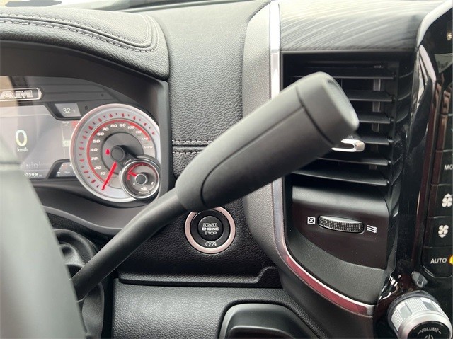 Ram 2500 Vehicle Full-screen Gallery Image 23