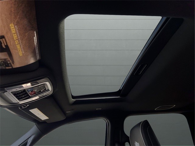 Ram 2500 Vehicle Full-screen Gallery Image 24