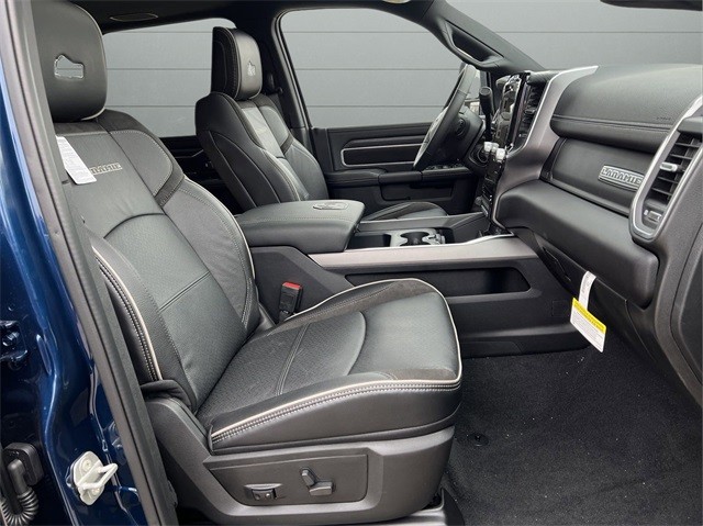 Ram 2500 Vehicle Full-screen Gallery Image 25