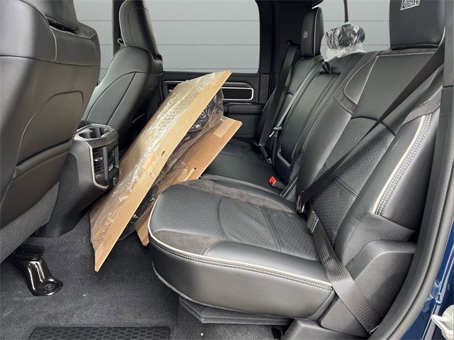 Ram 2500 Vehicle Full-screen Gallery Image 27