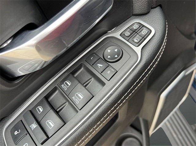 Ram 2500 Vehicle Full-screen Gallery Image 35