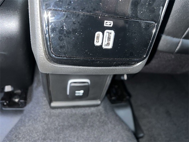 Jeep Compass Vehicle Full-screen Gallery Image 23