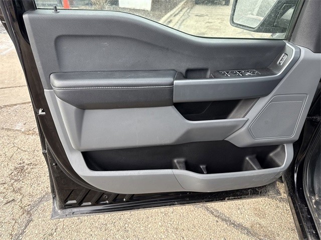 Ford F-150 Vehicle Full-screen Gallery Image 11