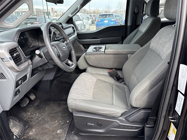 Ford F-150 Vehicle Full-screen Gallery Image 12