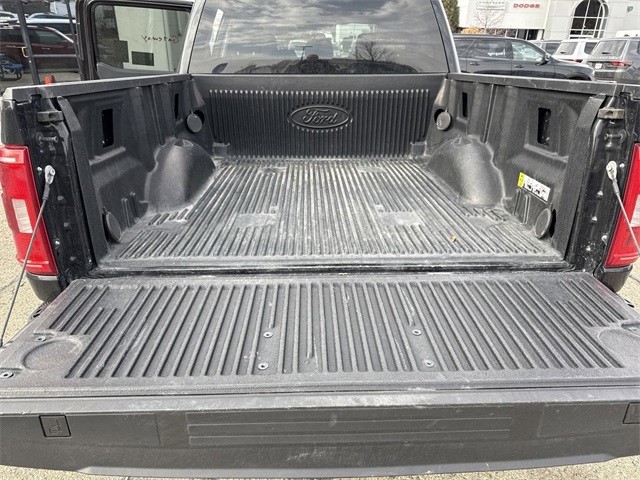 Ford F-150 Vehicle Full-screen Gallery Image 23