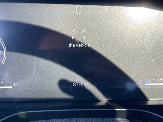 Jeep Grand Cherokee L Vehicle Full-screen Gallery Image 13