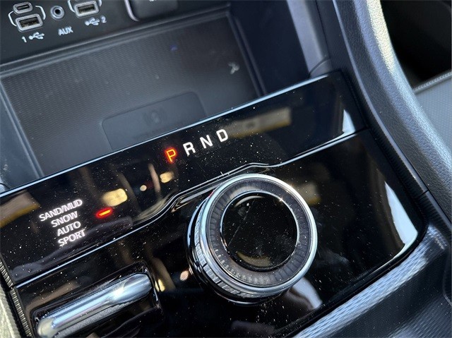 Jeep Grand Cherokee L Vehicle Full-screen Gallery Image 17