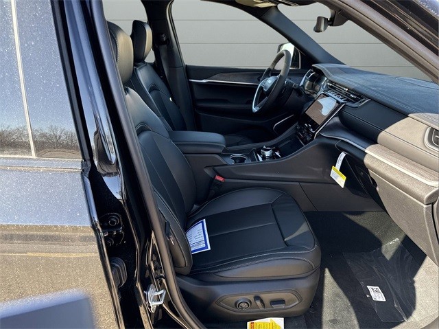 Jeep Grand Cherokee L Vehicle Full-screen Gallery Image 19