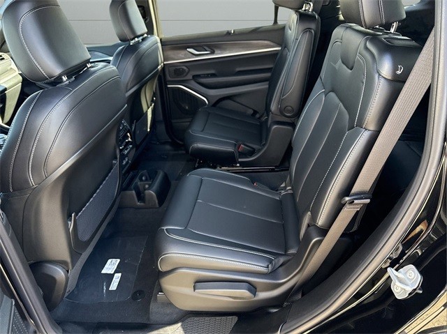 Jeep Grand Cherokee L Vehicle Full-screen Gallery Image 20