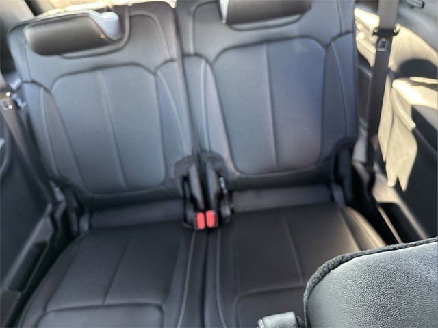 Jeep Grand Cherokee L Vehicle Full-screen Gallery Image 21