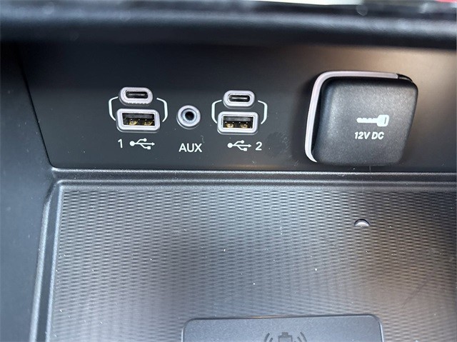 Jeep Grand Cherokee L Vehicle Full-screen Gallery Image 24