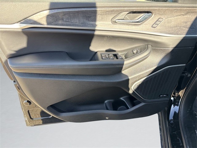 Jeep Grand Cherokee L Vehicle Full-screen Gallery Image 26