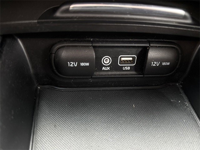 Kia Optima Vehicle Full-screen Gallery Image 23