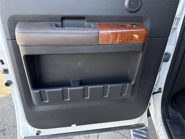 Ford Super Duty F-250 SRW Vehicle Full-screen Gallery Image 27