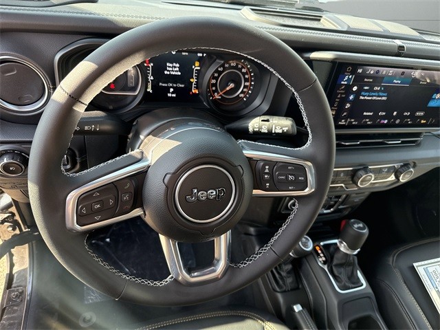 Jeep Wrangler Vehicle Full-screen Gallery Image 9