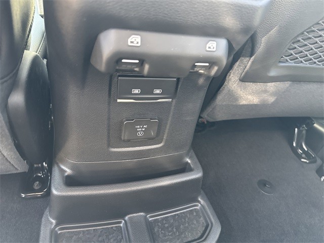 Jeep Wrangler Vehicle Full-screen Gallery Image 19