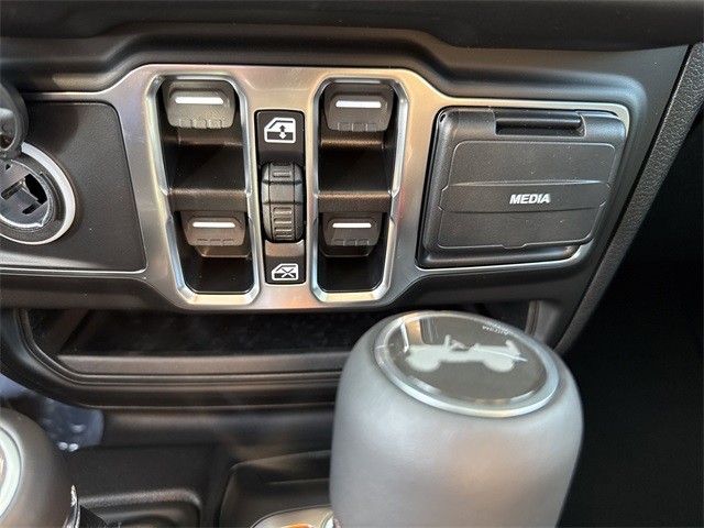 Jeep Wrangler Vehicle Full-screen Gallery Image 20