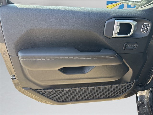 Jeep Wrangler Vehicle Full-screen Gallery Image 22