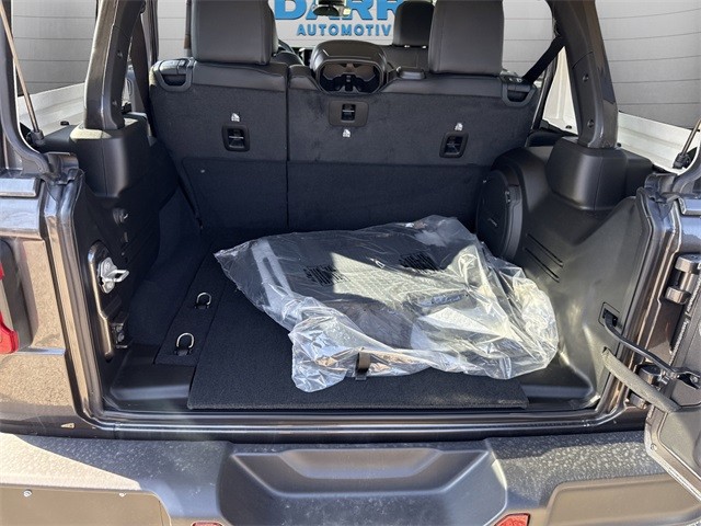 Jeep Wrangler Vehicle Full-screen Gallery Image 24