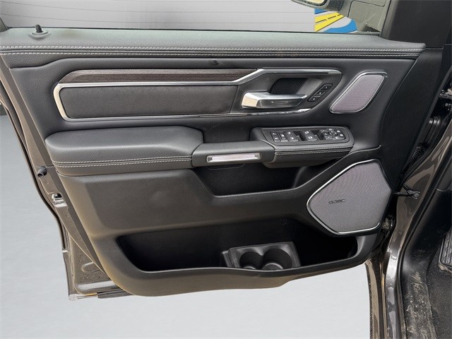 Ram 1500 Vehicle Full-screen Gallery Image 11