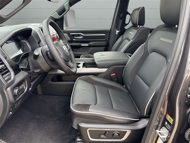 Ram 1500 Vehicle Full-screen Gallery Image 12